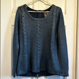 Beautiful Poool sweater with zip in the back